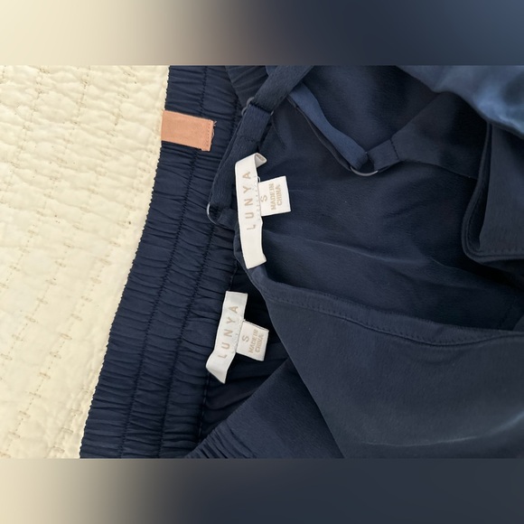 NEW NWOT💙 Lunya Washable Silk Wide Leg Crop Pant Set Pajamas in Deep Blue Small - Picture 7 of 8